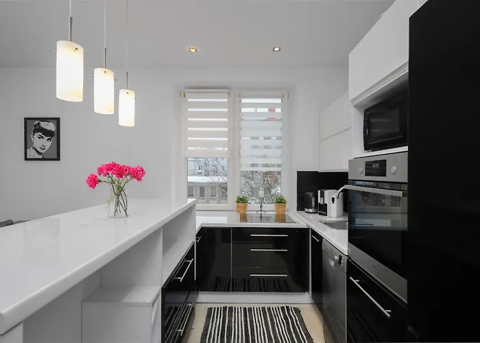 Black&white Πανσιόν Krasków